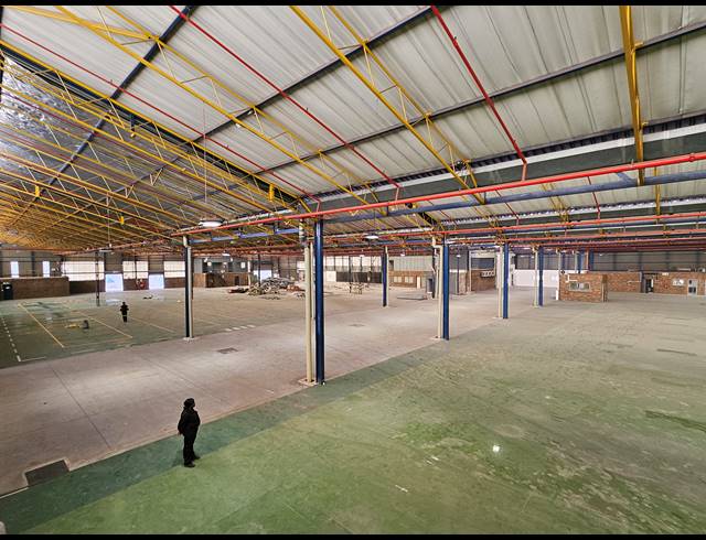 20,860M² WAREHOUSE FOR SALE IN CLAYVILLE